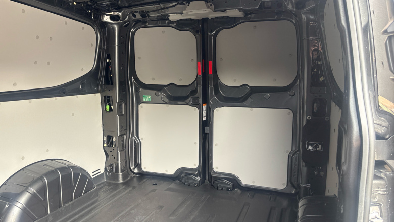 Ford Transit Custom E-320 L1 Rwd 100kW 65kWh H1 Van Limited Auto